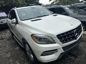 Mercedes-Benz M Class ML350 4MATIC 4dr SUV AWD (3.5L 6cyl 7A) 2014