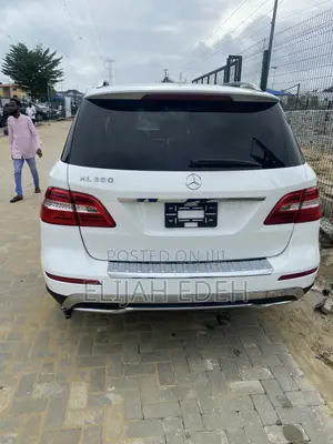 Mercedes-Benz M Class ML350 4dr SUV (3.5L 6cyl 7A) 2015 White