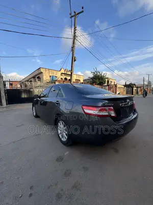 Toyota Camry XLE 4dr Sedan (2.5L 4cyl 6A) 2011 Gray