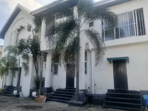 20bdrm House in Lekki Phase 1 for rent