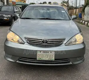 Toyota Camry 2005 Gray