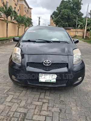 Toyota Yaris 2011 Black