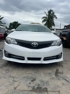Toyota Camry SE 4dr Sedan (2.5L 4cyl 6A) 2012 White