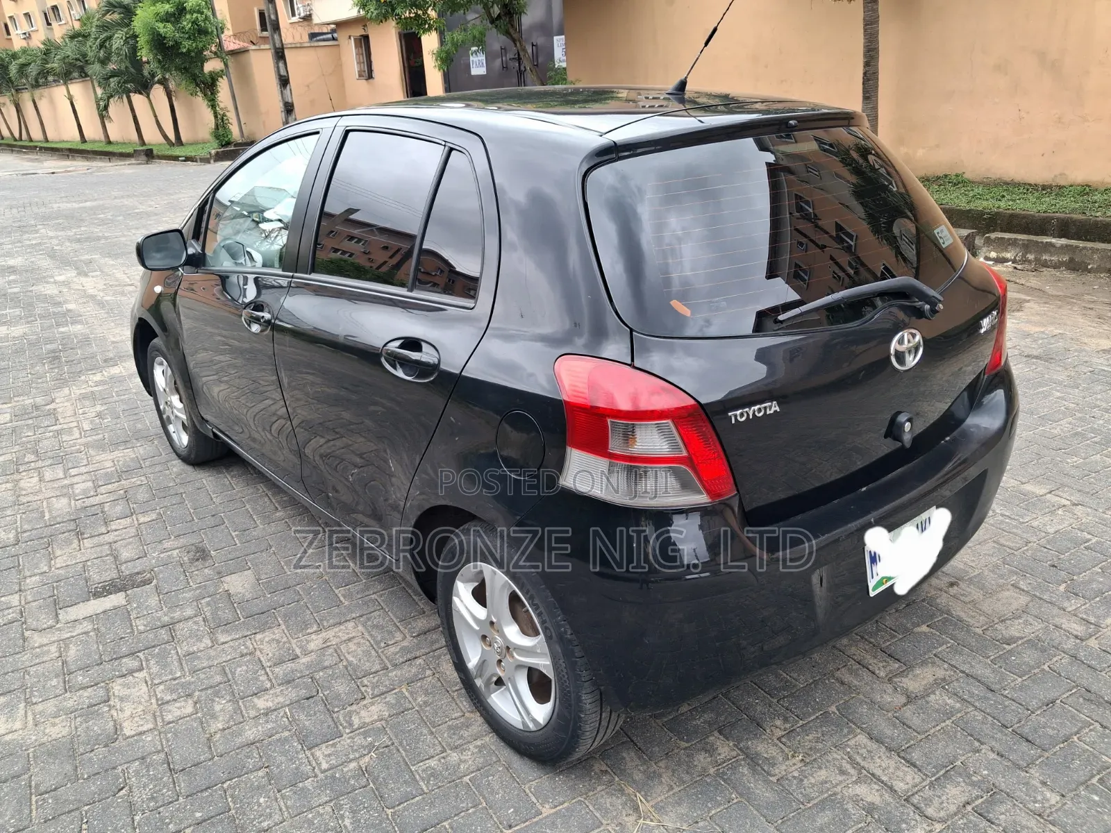 Toyota Yaris 2011 Black