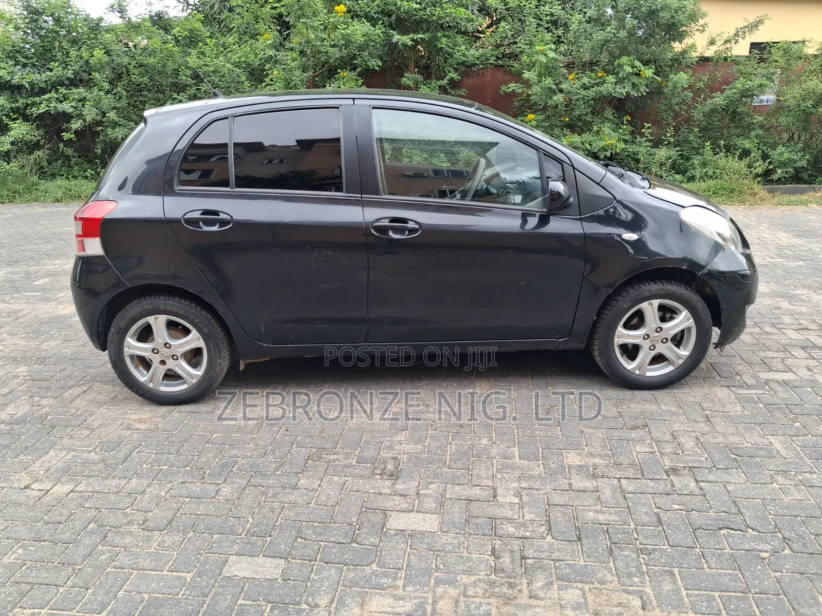 Toyota Yaris 2011 Black