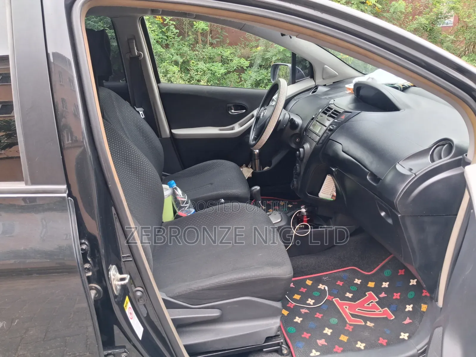 Toyota Yaris 2011 Black