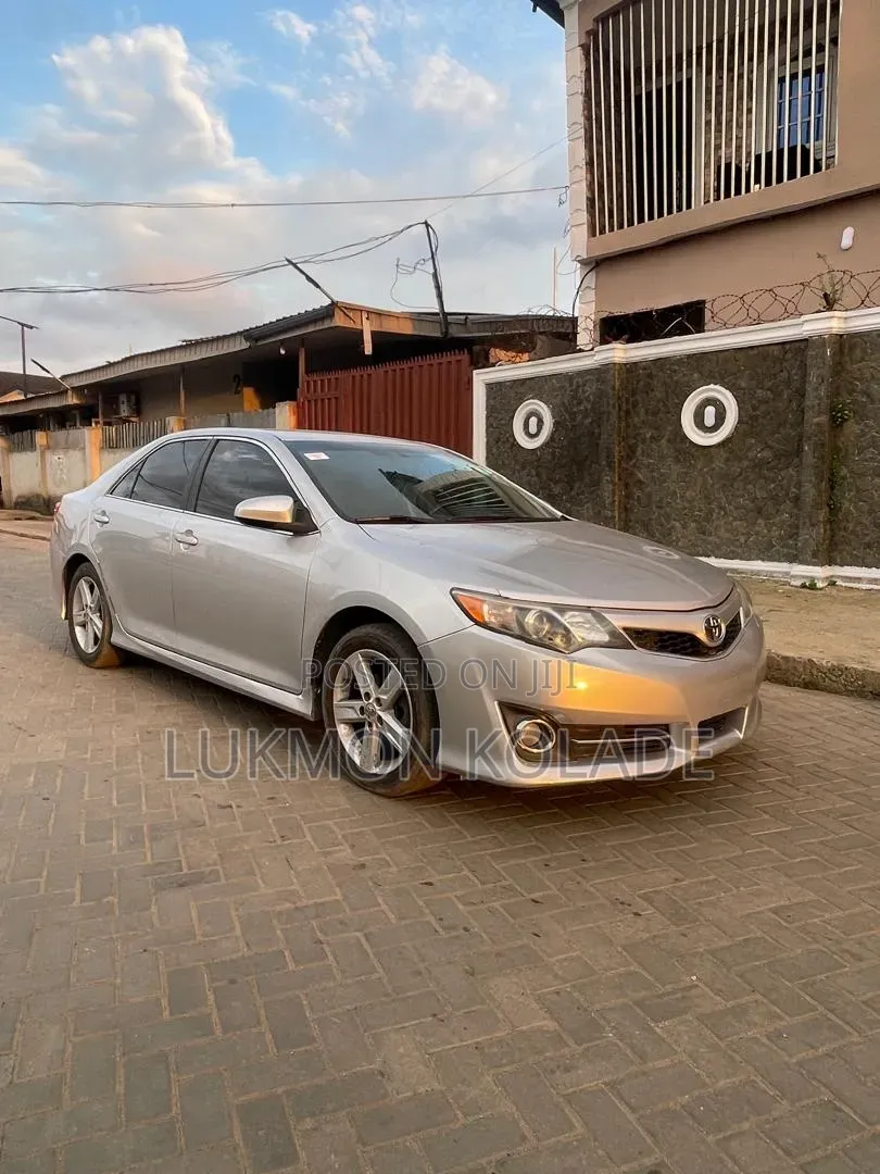Toyota Camry 2014 Silver