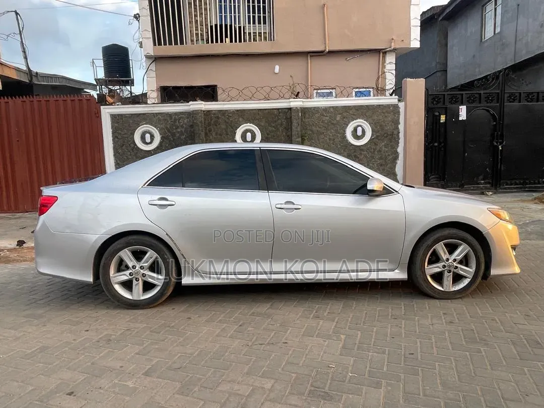 Toyota Camry 2014 Silver