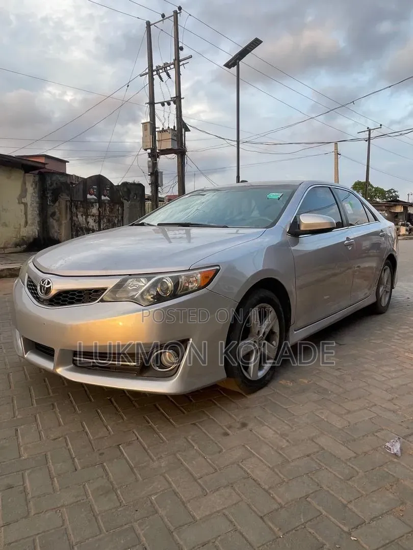Toyota Camry 2014 Silver
