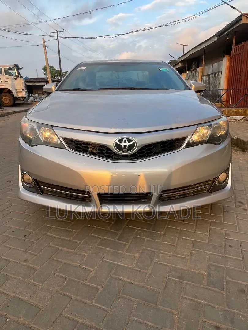 Toyota Camry 2014 Silver