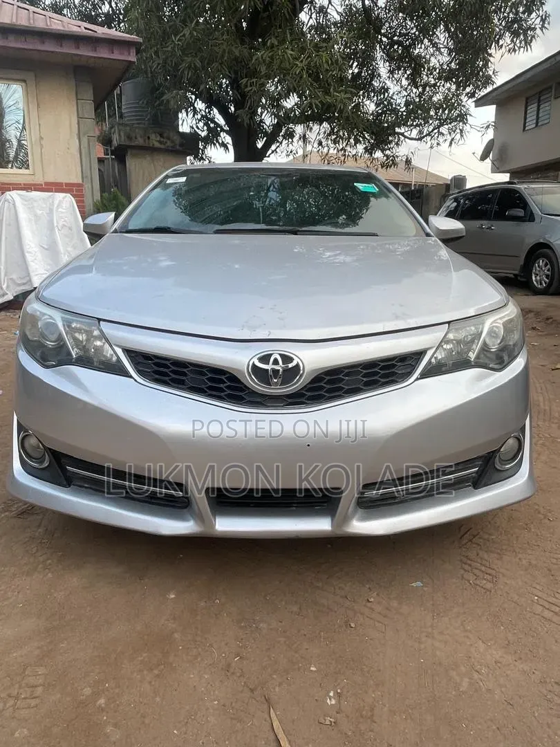 Toyota Camry 2014 Silver