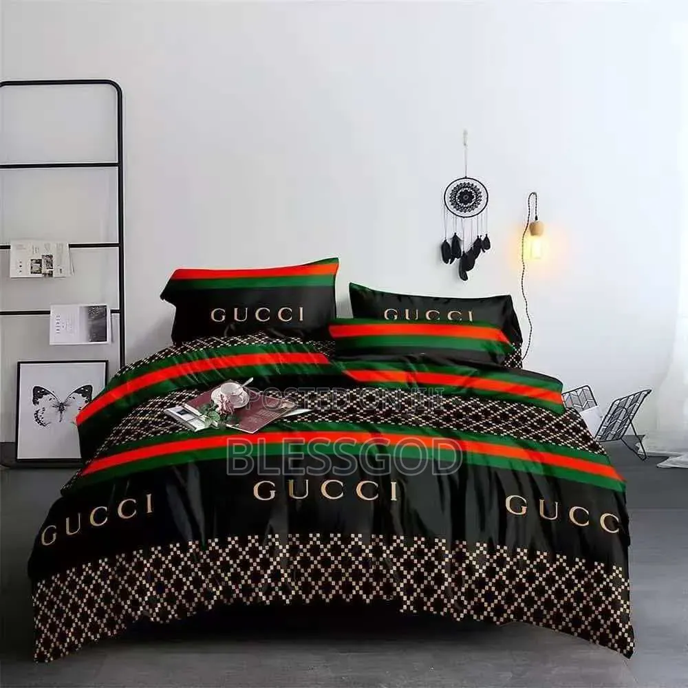 Bedsheets Duvet and Four Pillow Cases