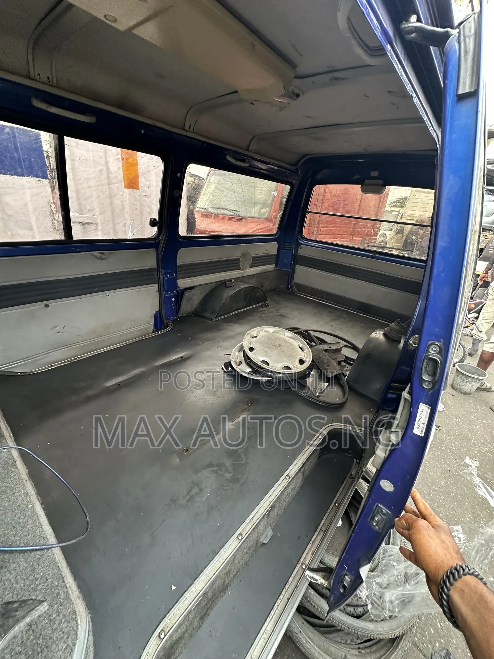 Ford E250 2005 Blue