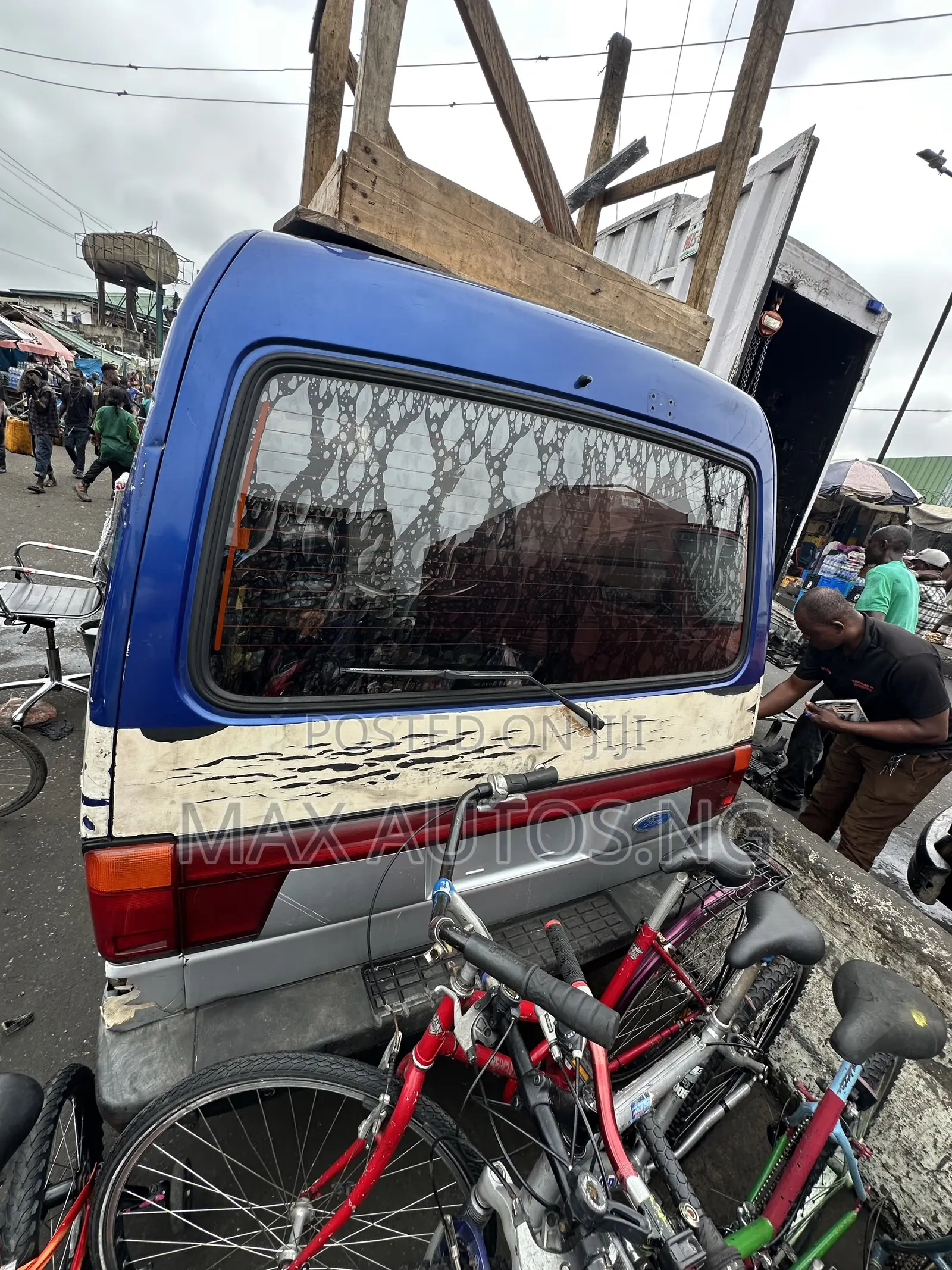 Ford E250 2005 Blue