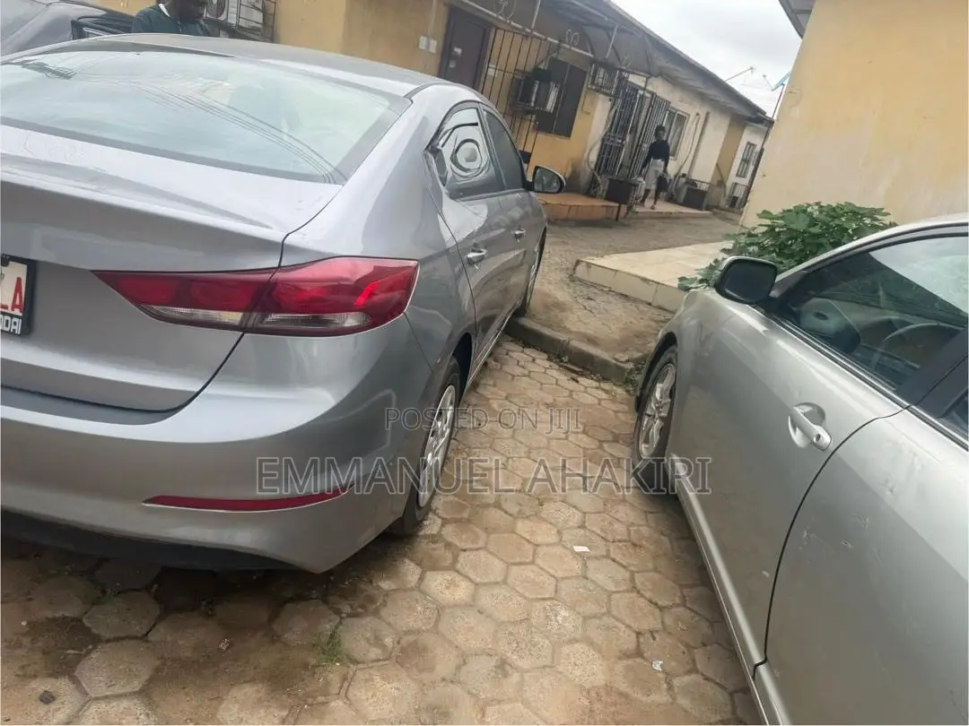 Hyundai Elantra 2017 Silver