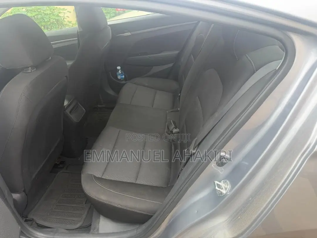 Hyundai Elantra 2017 Silver