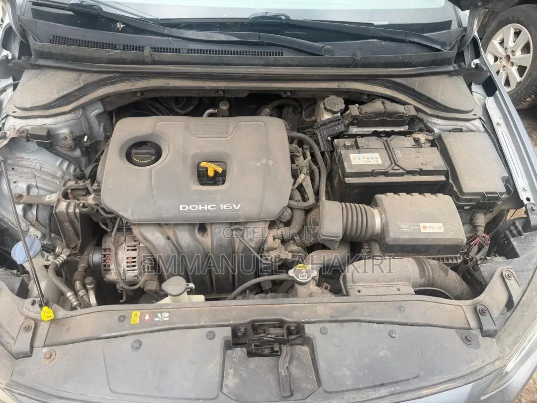 Hyundai Elantra 2017 Silver