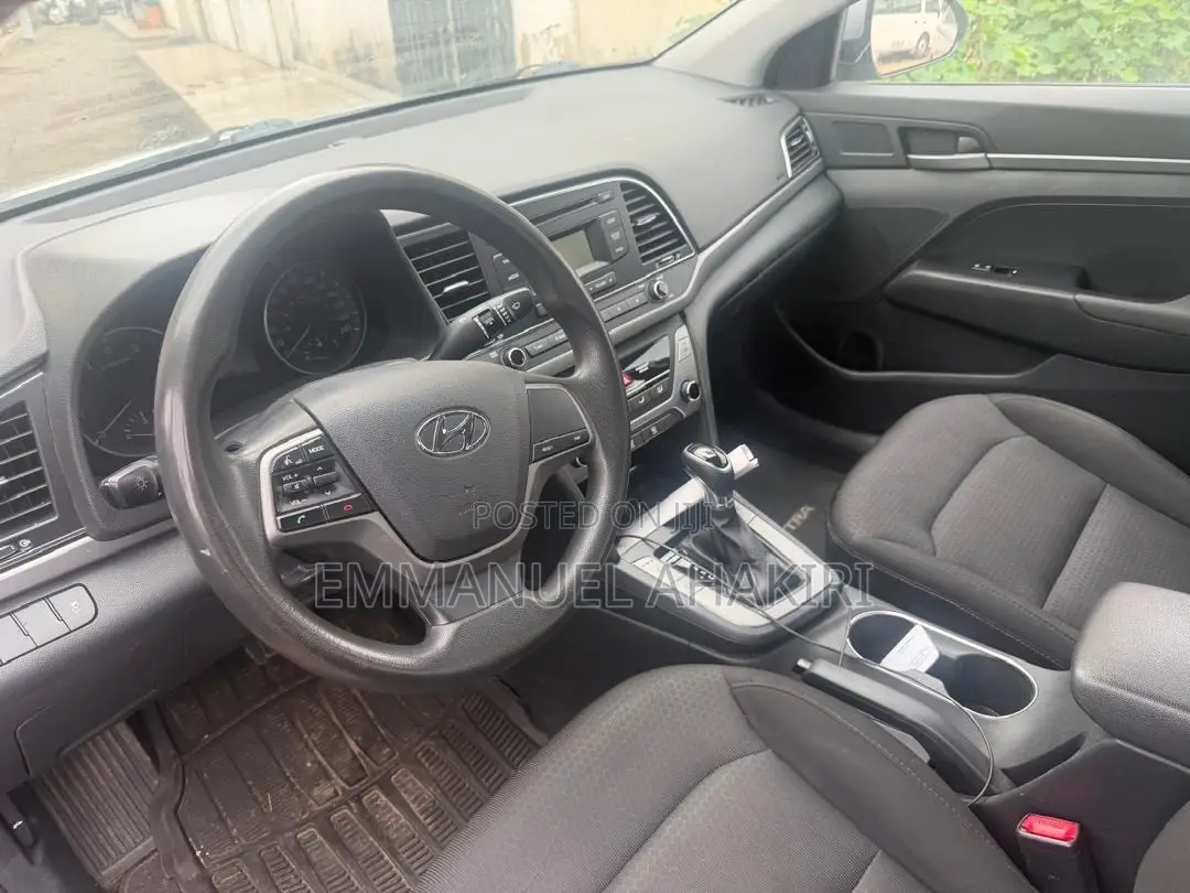 Hyundai Elantra 2017 Silver