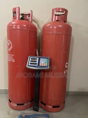 Two Gas Cylinder With 100kg Scale All the Accessories Included Also