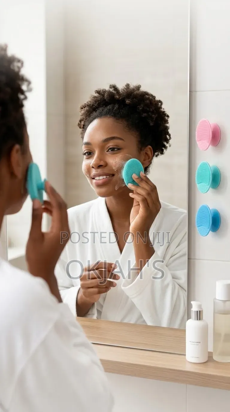Stick-to-Wall Face Brush