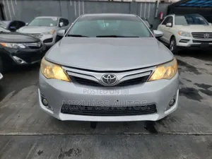Toyota Camry XLE V6 4dr Sedan (3.5L 6cyl 6A) 2012 Silver