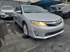 Toyota Camry XLE V6 4dr Sedan (3.5L 6cyl 6A) 2012 Silver