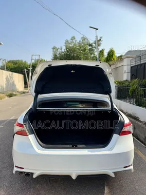 Toyota Camry SE (2.5L 4cyl 8A) 2019 White