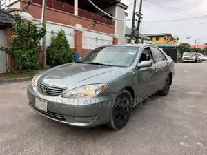Toyota Camry 2005 Gray