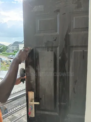 Sparkling Doors Cleaning Service