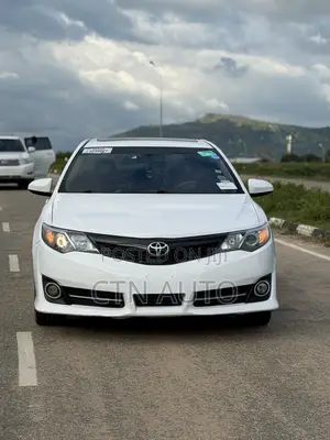 Toyota Camry SE 4dr Sedan (2.5L 4cyl 6A) 2013 White