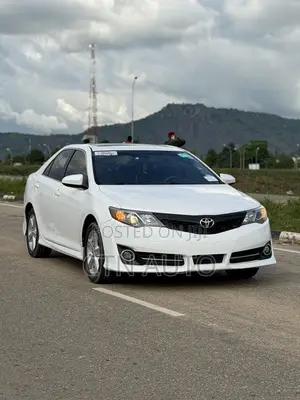 Toyota Camry SE 4dr Sedan (2.5L 4cyl 6A) 2013 White
