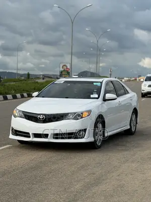 Toyota Camry SE 4dr Sedan (2.5L 4cyl 6A) 2013 White