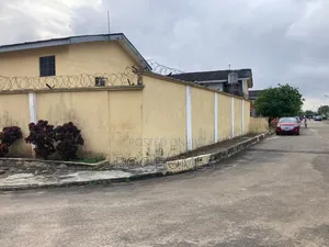 4bdrm Duplex in Akowonjo for sale