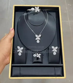Non Tarnish Ladies Flower Set