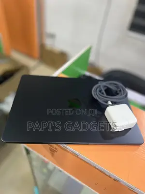 Laptop Apple MacBook Air 2024 M3 16GB Apple M3 SSD 256GB
