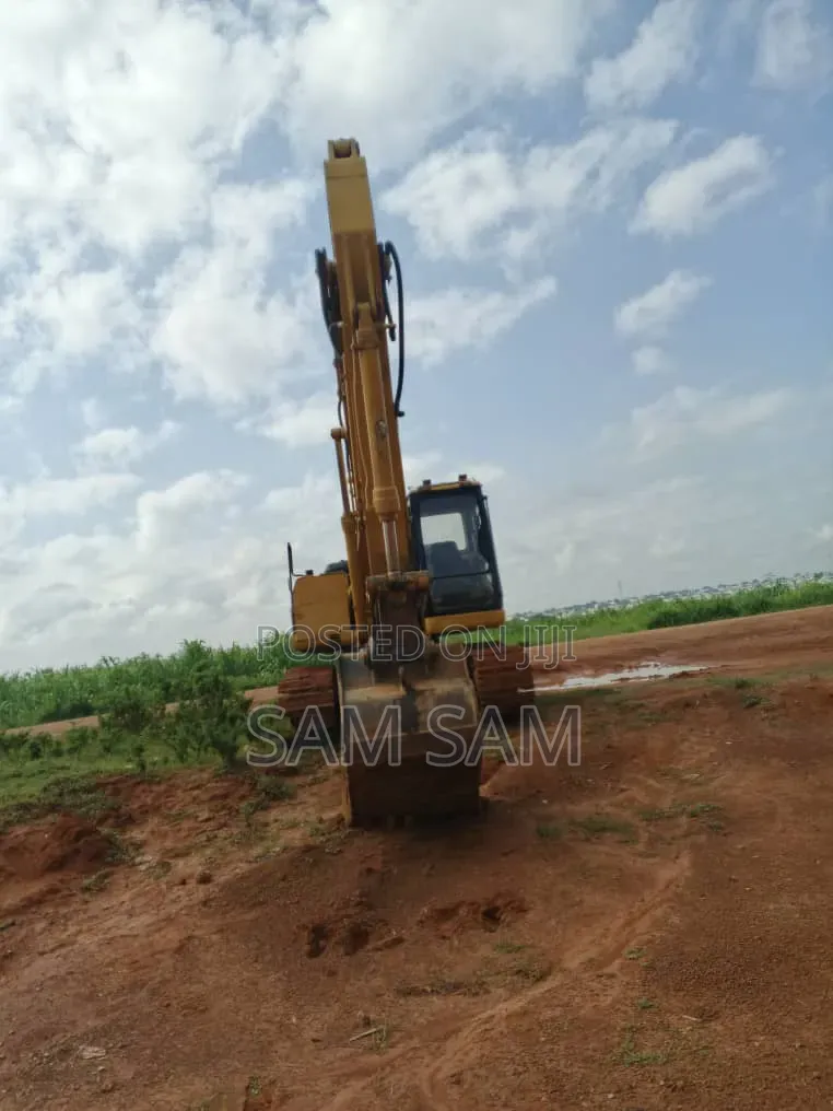 Company Used 320BL