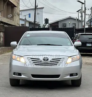 Toyota Camry XLE 4dr Sedan (2.4 4cyl 5A) 2008 Silver