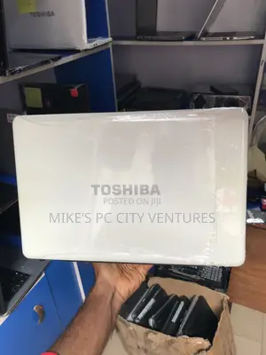 Laptop Toshiba Satellite C850 4GB AMD HDD 320GB