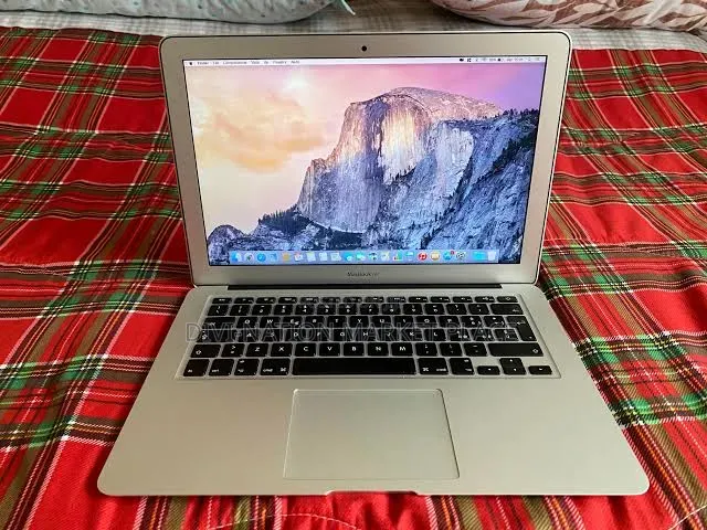 Laptop Apple MacBook Air 2015 8GB Intel Core i5 SSD 256GB