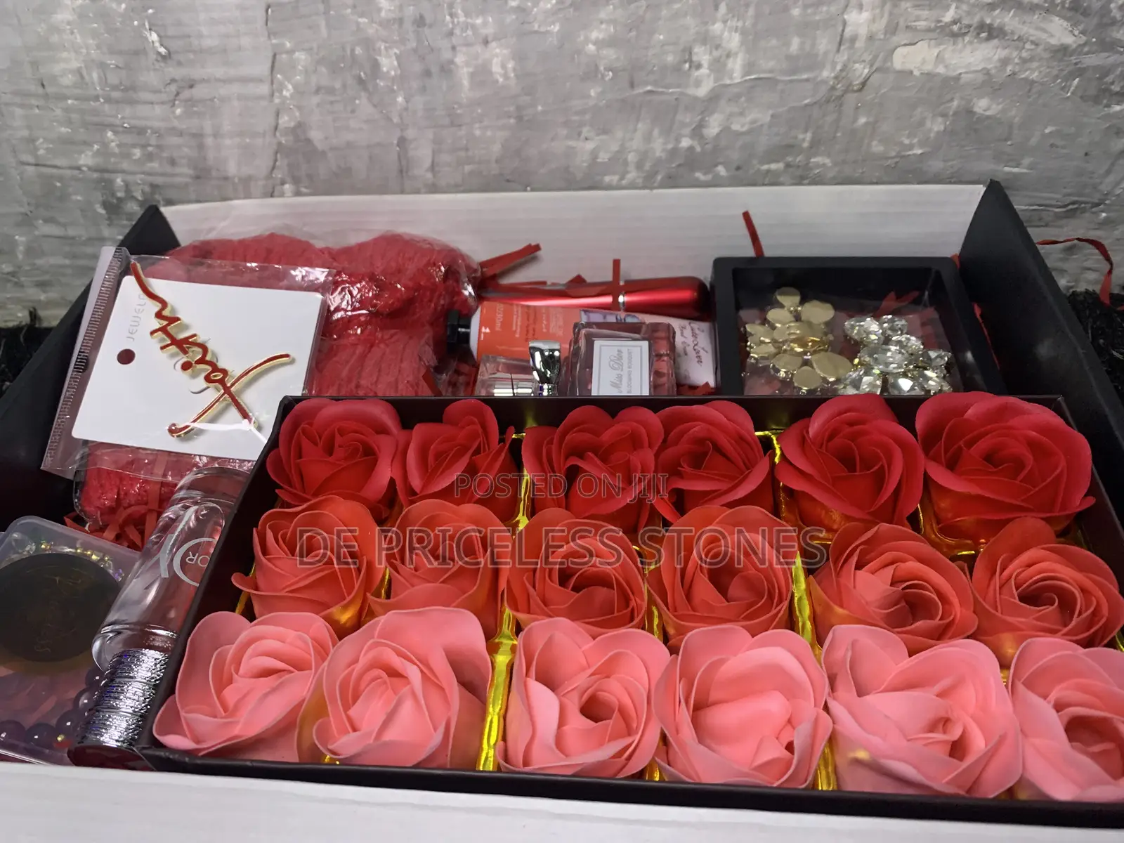Monochrome Gift Set