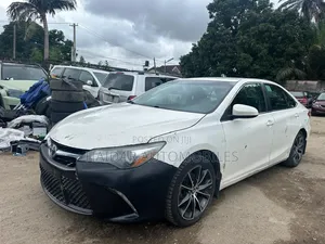 Toyota Camry XSE 4dr Sedan (2.5l 4cyl 6A) 2016 White