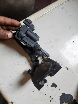 Boot Central Rock Ford Escape 2008 to 2010