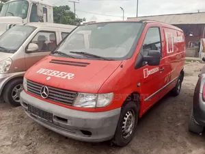 Mercedes-Benz 1113 1997 Red