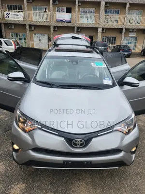 Toyota RAV4 XLE 4dr SUV AWD (2.5L 4cyl 6A) 2018 Silver