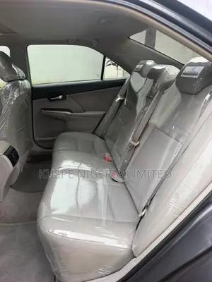 Toyota Camry XLE 4dr Sedan (2.5L 4cyl 6A) 2012 Gray