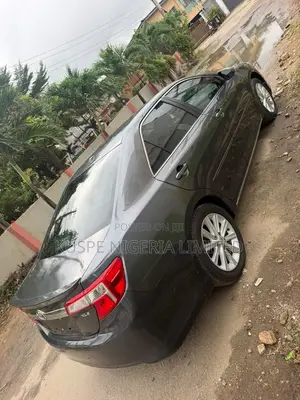Toyota Camry XLE 4dr Sedan (2.5L 4cyl 6A) 2012 Gray