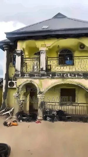3bdrm Block of Flats in Alaba for sale