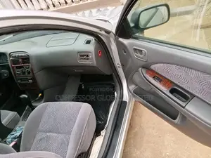 Toyota Avensis 2004 Silver