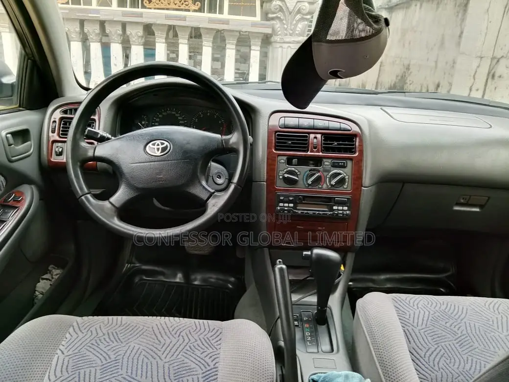 Toyota Avensis 2004 Silver