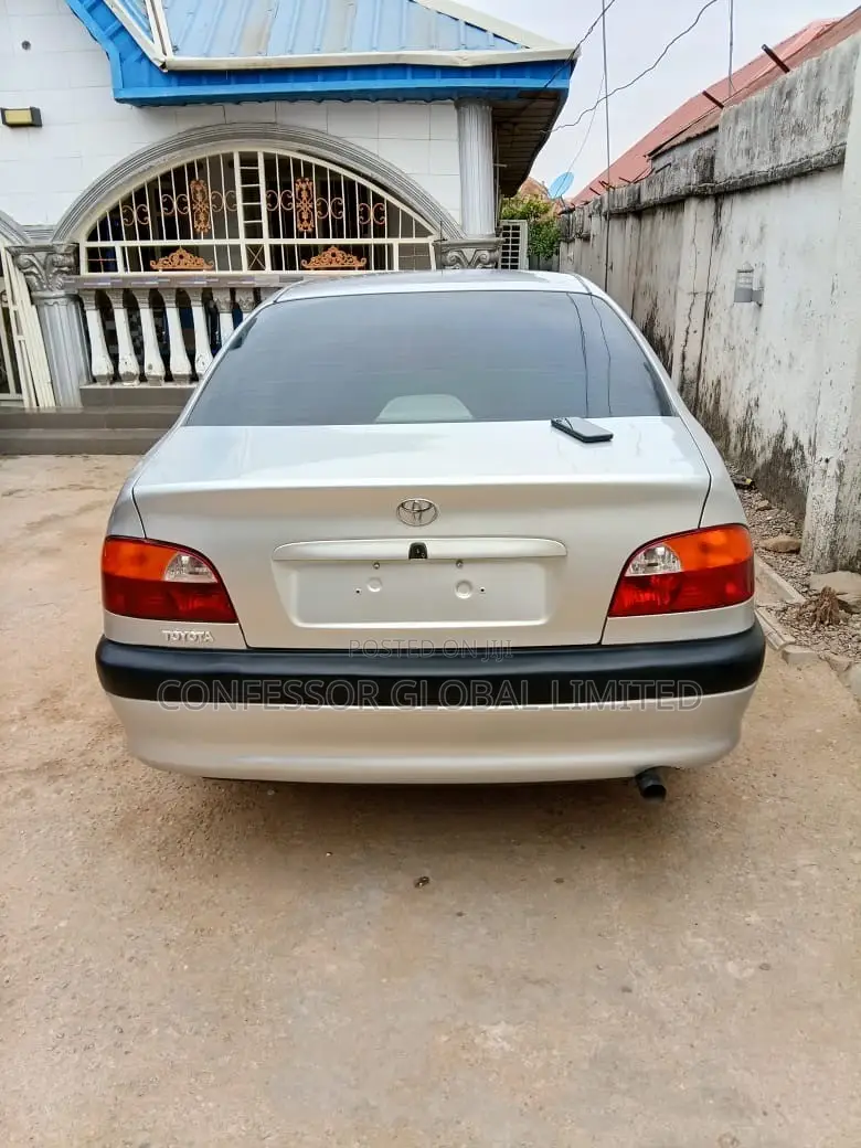 Toyota Avensis 2004 Silver